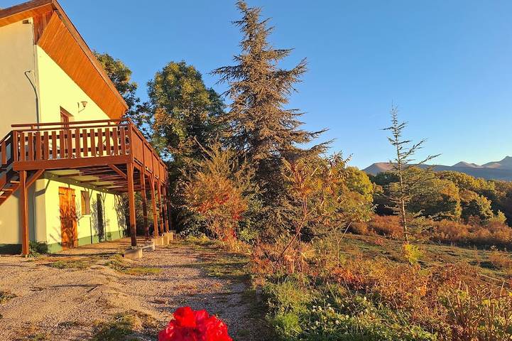 Gîte pour 3 personnes, avec terrasse ainsi que piscine et jardin dans Pic de Céüse