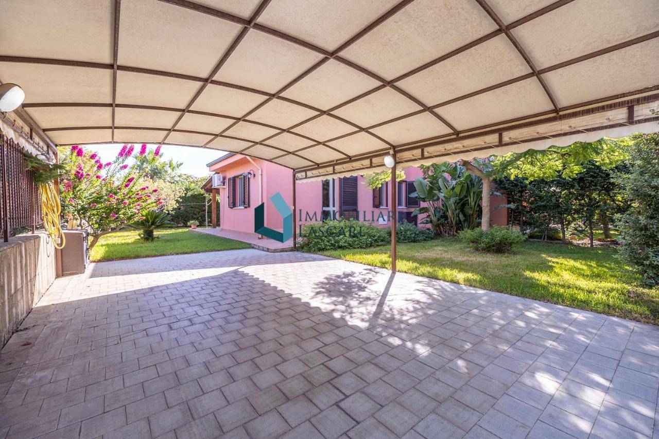 Villa Siragusa con piscina condominiale in Gorgo Lungo, Campofelice di Roccella