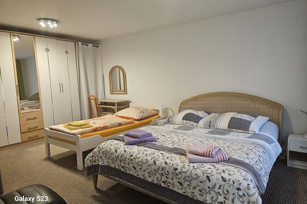 Ganze Wohnung, 2 - Zimmer - Wohnung.  für 3-4  Personen in ruhiger Lage am  Rande Berlins. in Treptow - Köpenick, Berlin