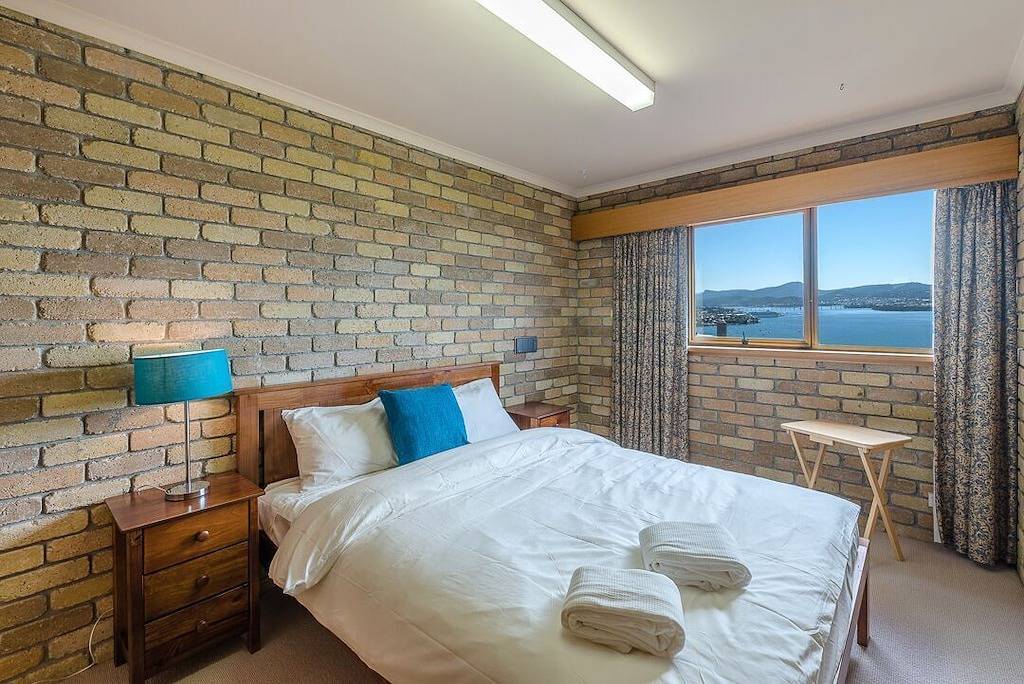 Million Dollar View Day and Night - for big family or few families together in Hobart, Tasmanien
