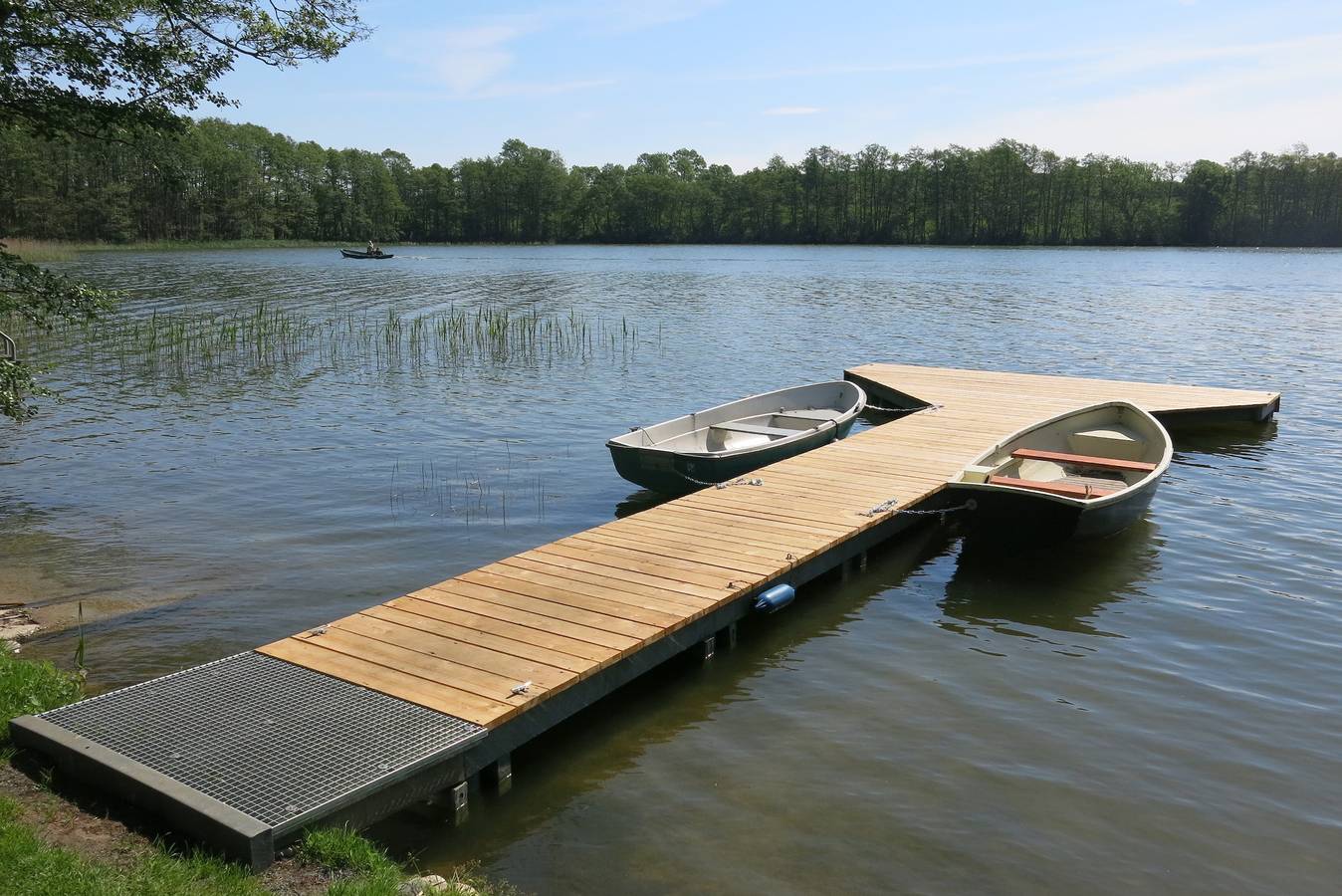 "Goldenes Haus am See mit Boot" in Klein Labenz, Warin
