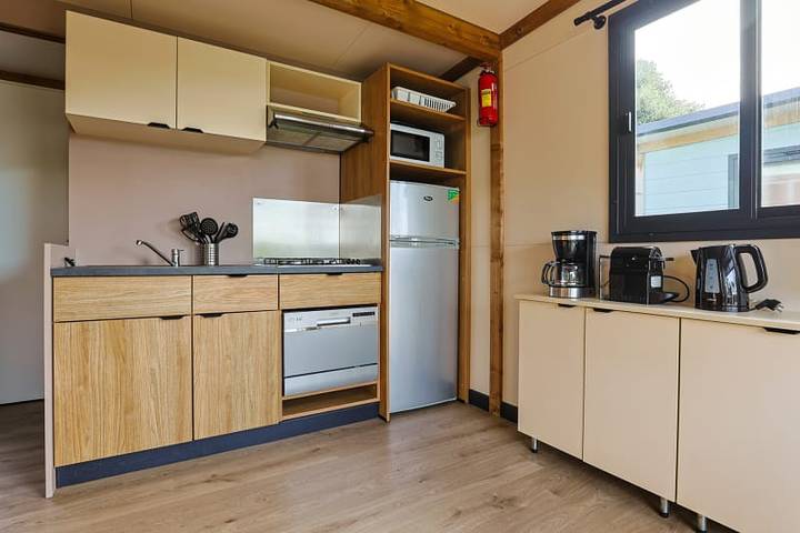 Chalet für 5 Personen, mit Balkon/Terrasse und Terrasse sowie Seeblick in Frankreich - 4