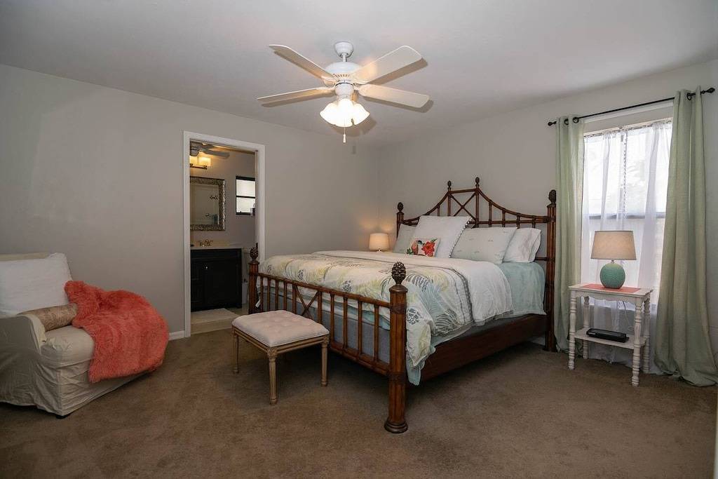 *Beachy Keen -Spend Your Vacation in Paradise at this Pet Friendly Single Family Heated Pool Home - 3 Miles to the Beach!* in Bonita Springs, Southwest Florida