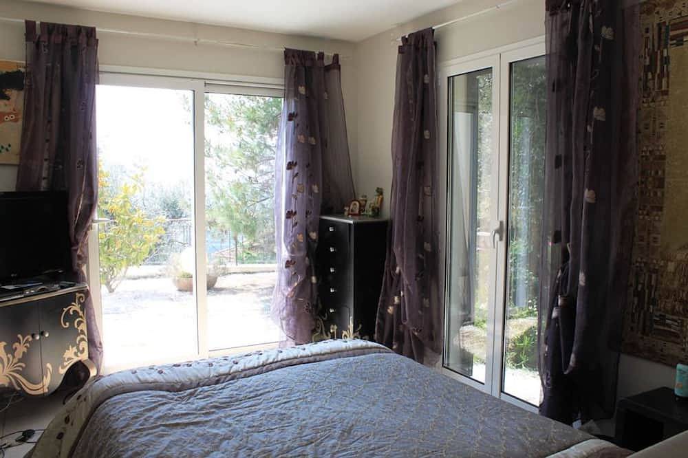 Romantische Villa Lenivada mit Aussicht ,  Swimmingpool und Aussenwhirlpol in Dolceacqua, Ligurische Alpen