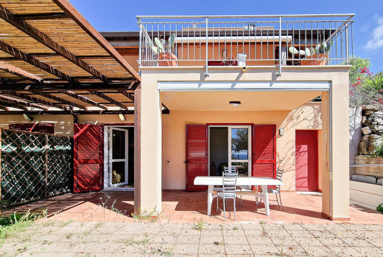 Ganze Wohnung, Apartment 'Lacona Beach' mit privater Veranda in Lacona, Capoliveri