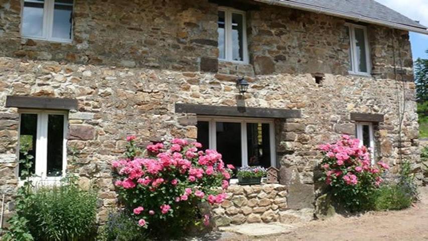 Location de vacances pour 6 personnes, avec Terrasse ainsi que Jardin et Vue à Montpinchon