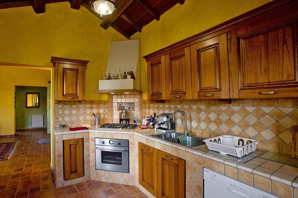 Piscina e vista mozzafiato sulla campagna romana in Casaprota, Terminillo