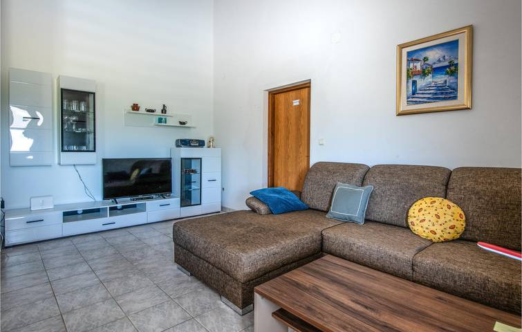 Geräumige 90 m² große Wohnung mit Terrasse, WLAN und Parkplatz, 1,5 km vom Strand entfernt in Marčana, Südküste Istrien