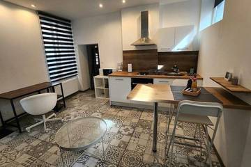 Gîte pour 4 personnes, avec jardin et piscine à Boussu