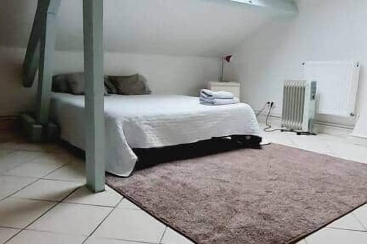 Location de vacances pour 8 personnes, avec piscine et balcon à La Ferté-Gaucher - 4