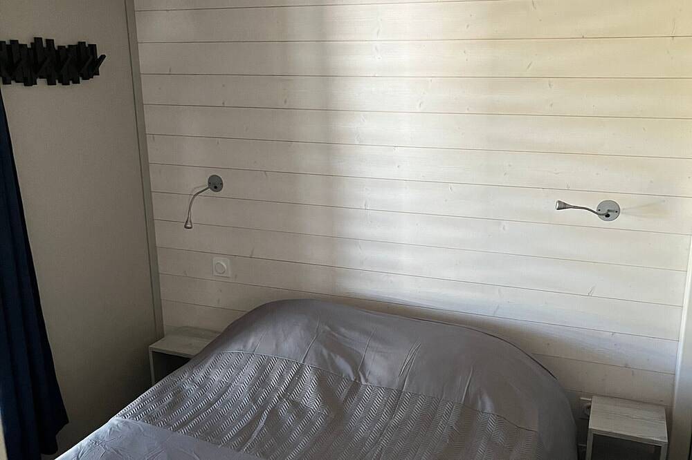 Wooden chalet 3 beds in secure estate with heated pool in Pomérols, Côte d'Améthyste