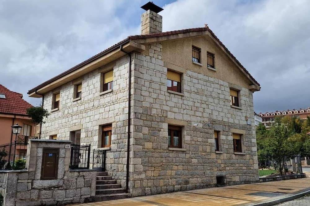 Casa rural 'Los Kukos' con vistas al lago, terraza compartida y Wi-Fi in Riaño, Cordillera Cantábrica