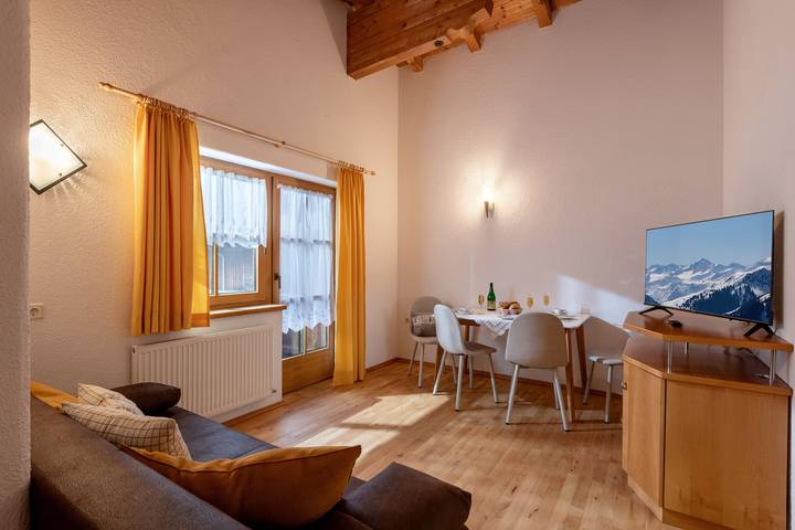Ferienwohnung für 3 Personen, mit Balkon im Ski-Optimal Hochzillertal