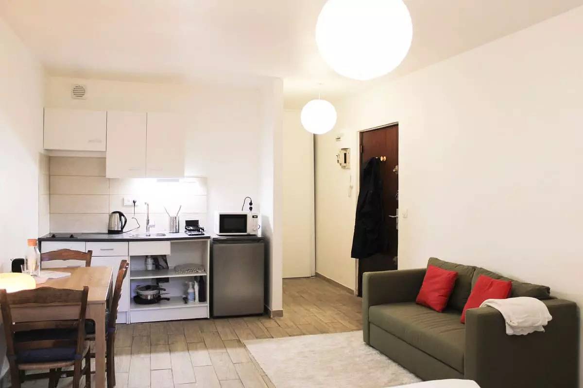 Entire studio, Studio for 2 people in Pantin, Seine-Saint-Denis
