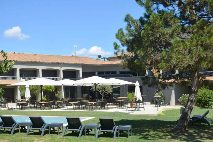 Hotel voor 2 personen, with tuin and uitzicht as well as zwembad, met huisdier in Valence