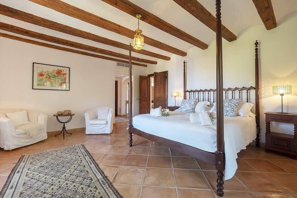 Villa Picassa with sea view in Cala Deià, Mallorca Westen