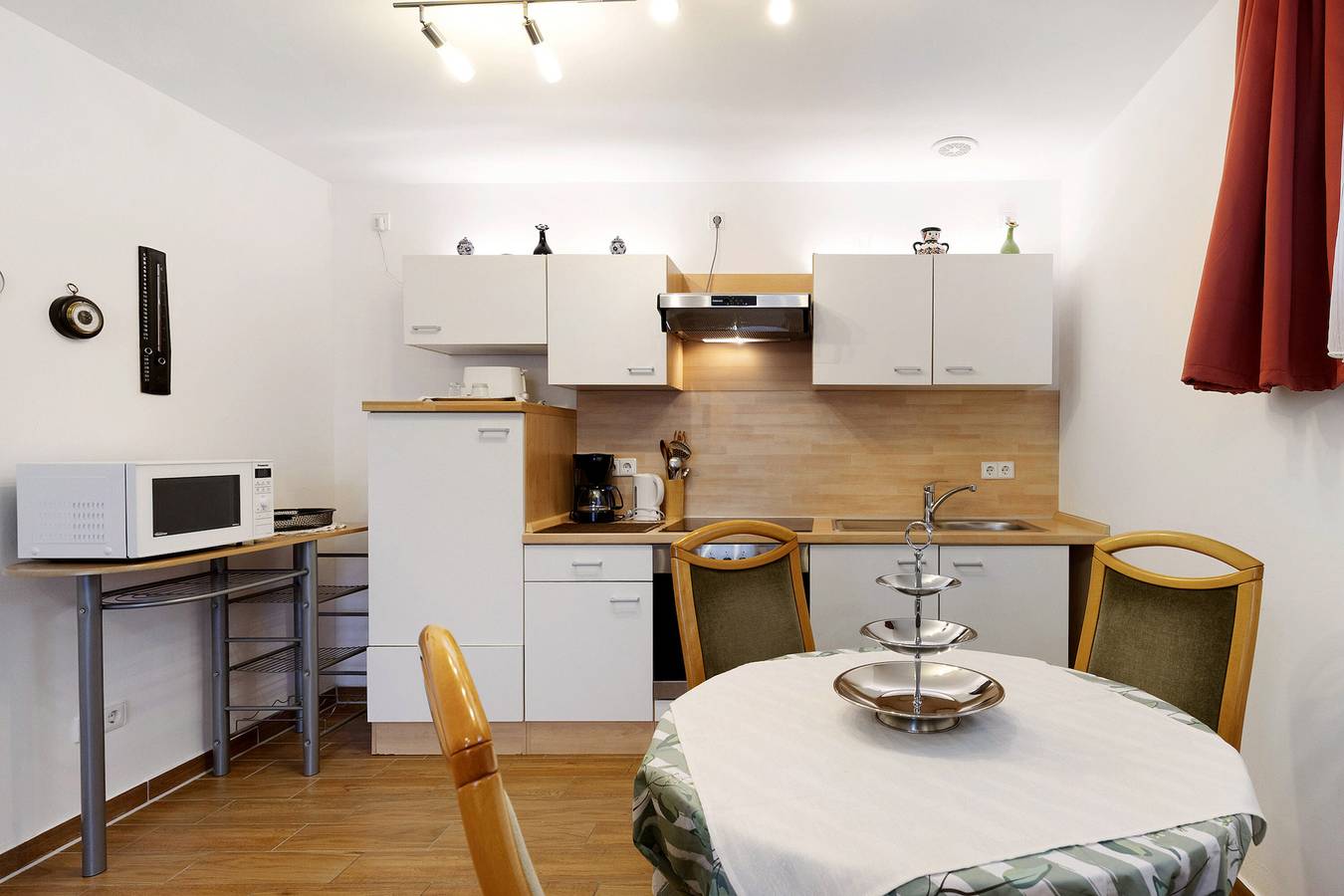 Ganze Wohnung, Ferienwohnung 'Julia's Ferienwohnung' mit privater Terrasse, privatem Garten und Wlan in Plötzin, Werder