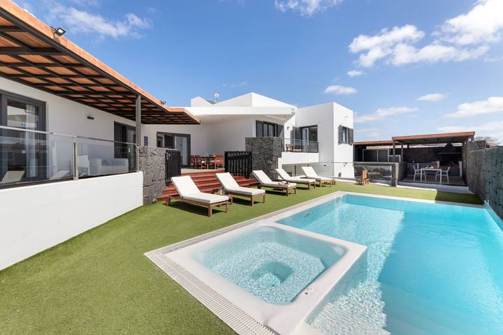 Ferienhaus für 6 Personen, mit Terrasse und Garten in Puerto Calero Marina - 2