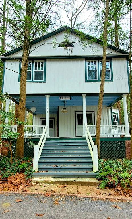 Schritt zurück in die Zeit ... genießen Sie dieses Vintage Cottage mit ruhiger Veranda. in Mount Gretna Heights, Lebanon County
