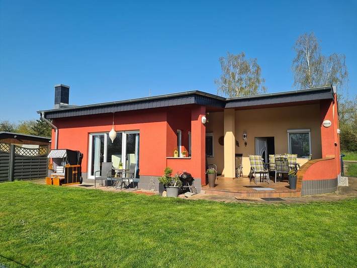 Bungalow für 4 Personen, mit Terrasse und Garten