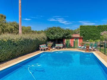 Gîte pour 8 personnes, avec terrasse et jardin à Évenos