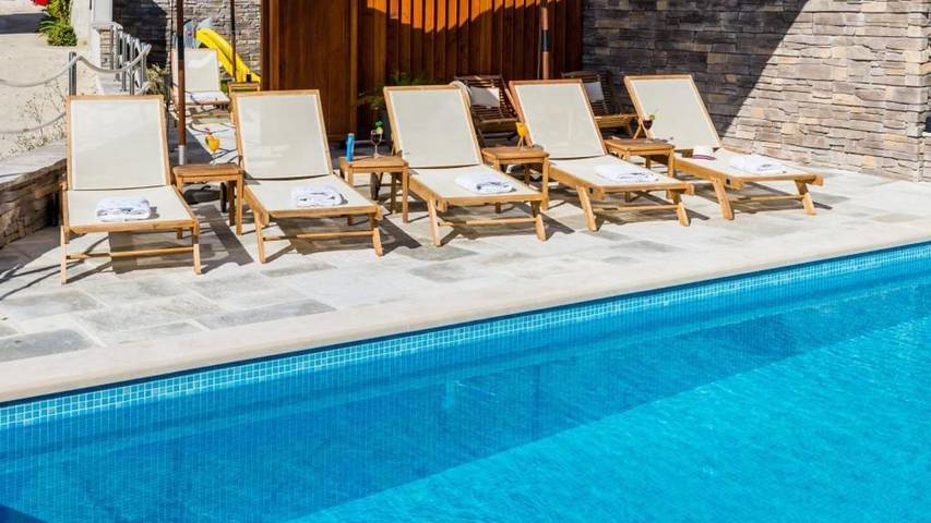 Holiday letting for 4 people, with balcony and pool in Mlini