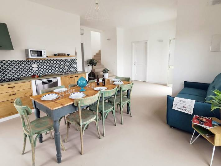 Ferienwohnung für 8 Personen, mit Balkon und Terrasse sowie Pool und Seeblick in Brindisi - 2