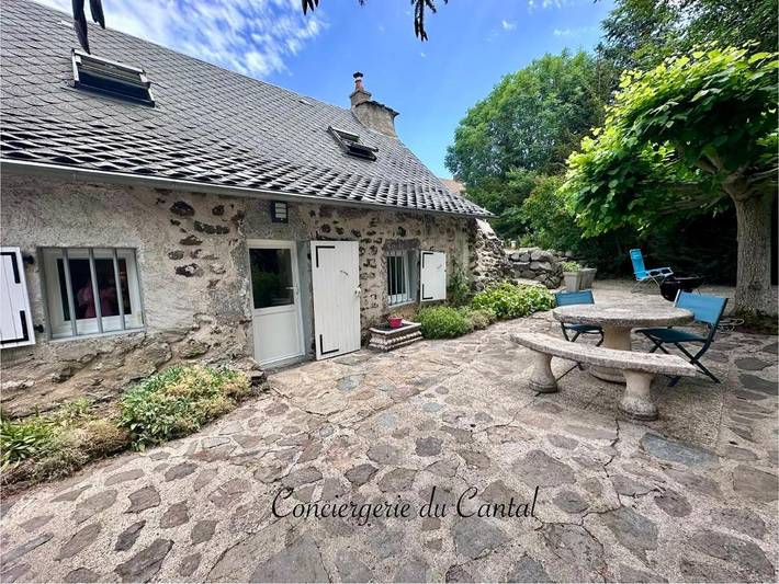 Maison de vacances pour 4 personnes, avec Terrasse ainsi que Jardin et Vue à Vèze