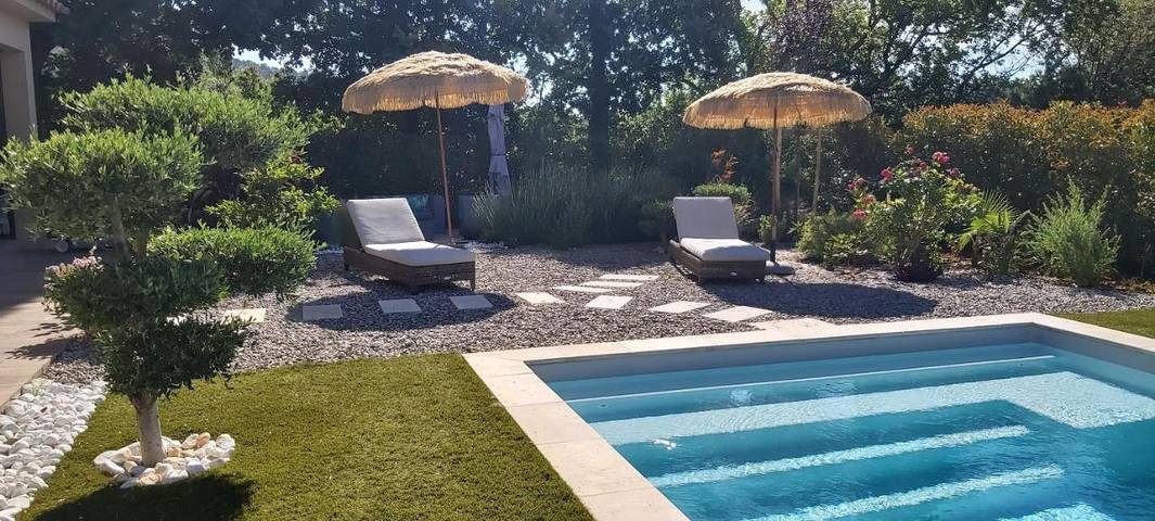 Location de vacances pour 3 personnes, avec vue ainsi que piscine et jardin à Garéoult - 3