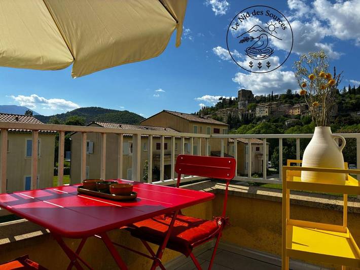 Appartement de vacances pour 4 personnes, avec piscine et vue ainsi que bassin pour enfant et jardin
