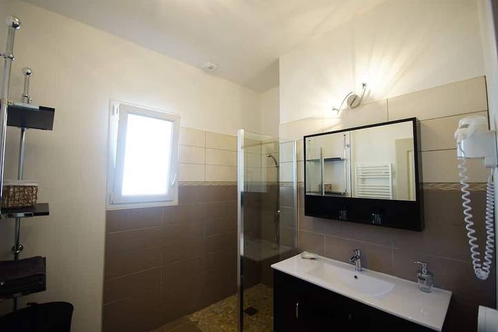 Location de vacances pour 5 personnes, avec terrasse et jardin à Villes-sur-Auzon - 4