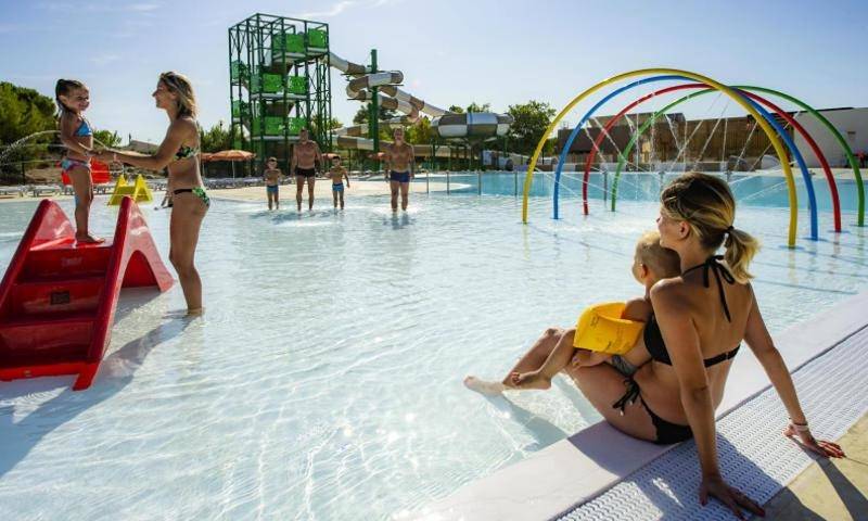 Camping Narbonne Plage 4* : Mobil Home Premium 33 M² A 200M De La Plage Et Centre Ville in Narbonne Plage, Narbonne