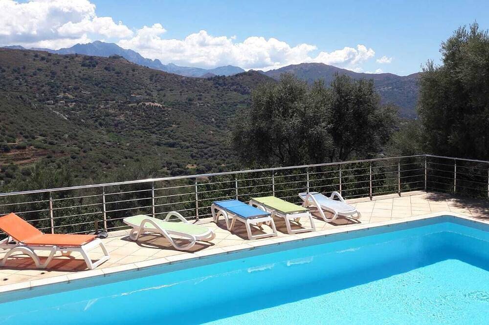 Appartement entier, Ground floor in property with swimming pool in maquis 5 min  Ile Rousse 2 pers in Corbara, Région de Calvi