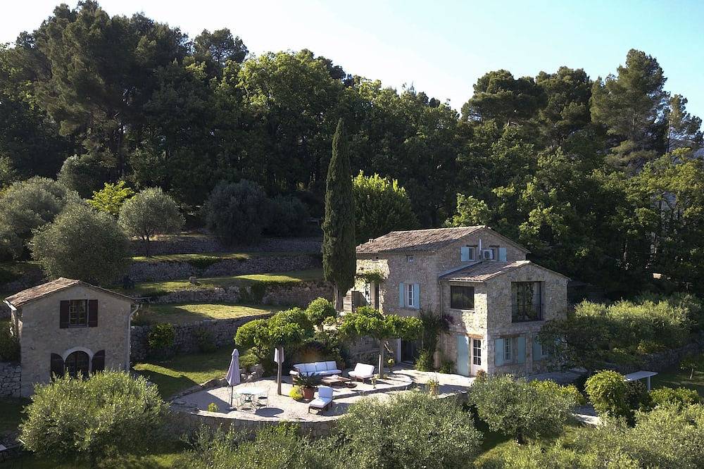 Former Mas Restored 3 Air Conditioned Bedrooms Large Heated Pool in Seillans, Draguignan Region