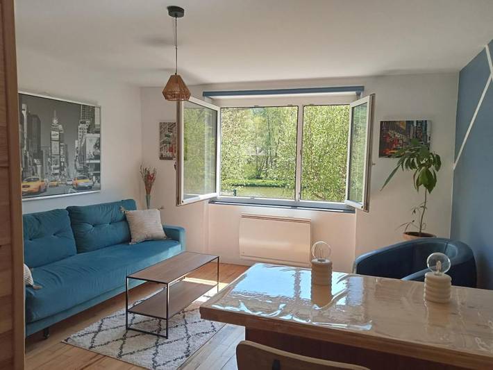 Gîte pour 2 personnes, avec vue et terrasse ainsi que jardin et vue sur le lac à Lutzelbourg