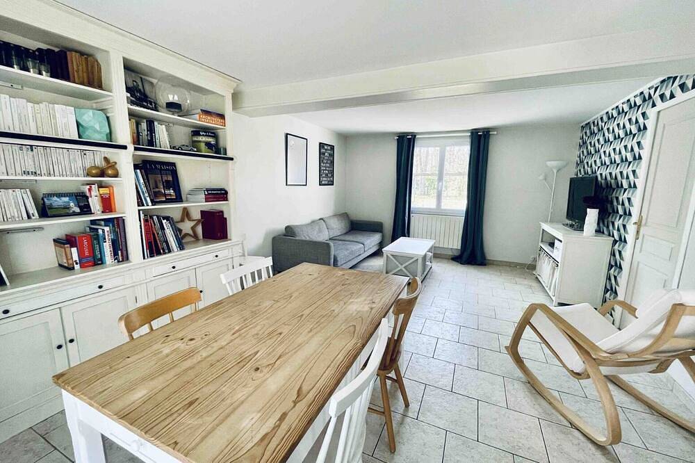 Guest house in Le Lys-Chantilly - Proche Paris Cdg, Disneyland et parc Astérix in Lamorlaye, Oise