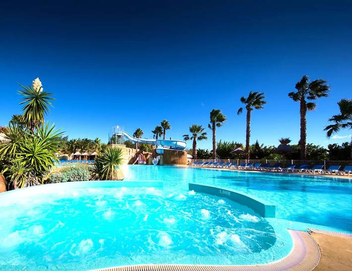 Camping für 2 Personen, mit Terrasse und Pool in Hérault