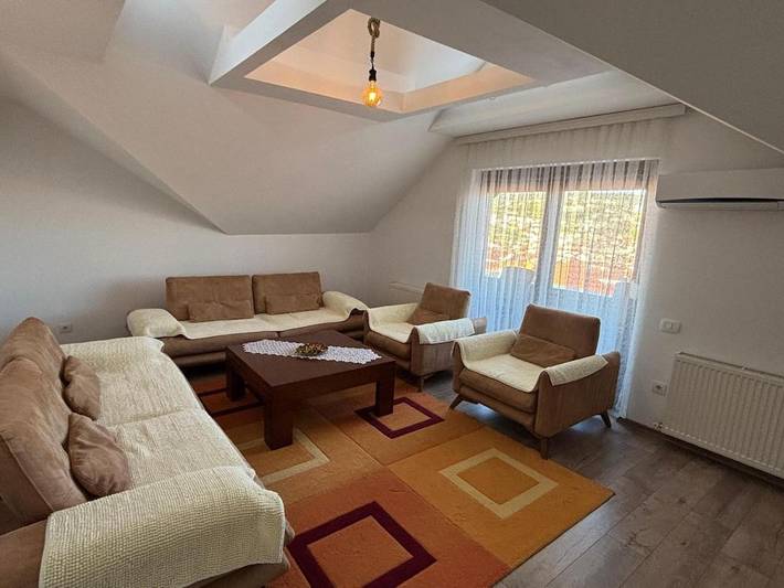 Ferienwohnung für 9 Personen, mit Garten in Kosovo