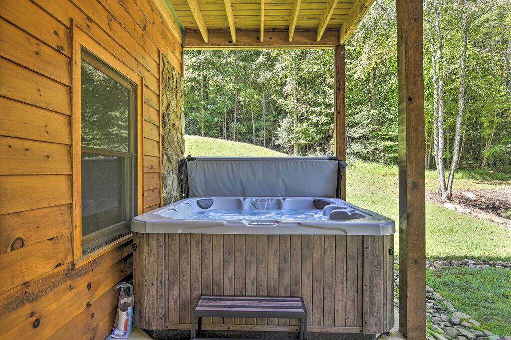 Private Cabin w/ Furnished Porch on < 3 Acres! in Chattahoochee National Forest