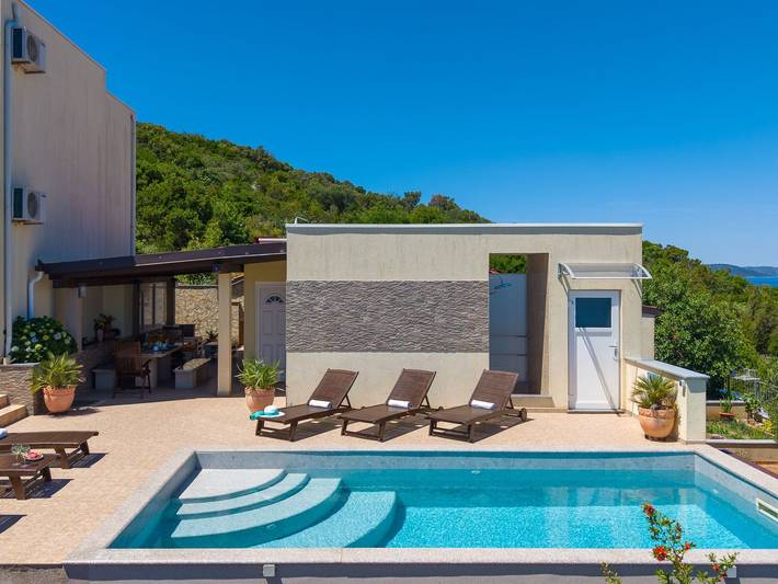 Vila Vita - 200m vom Strand mit beheiztem Pool in Solta