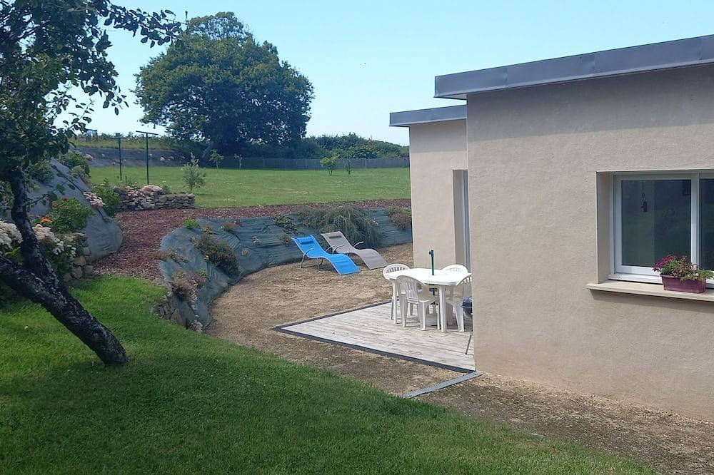 Gîte de plain pied au calme in Plouider, Région de Brest