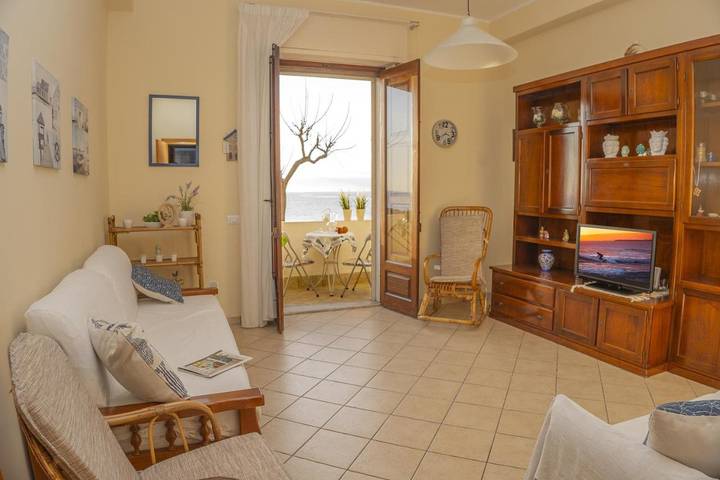 Location de vacances pour 5 personnes, avec vue et balcon, adapté aux familles à Acireale - 4