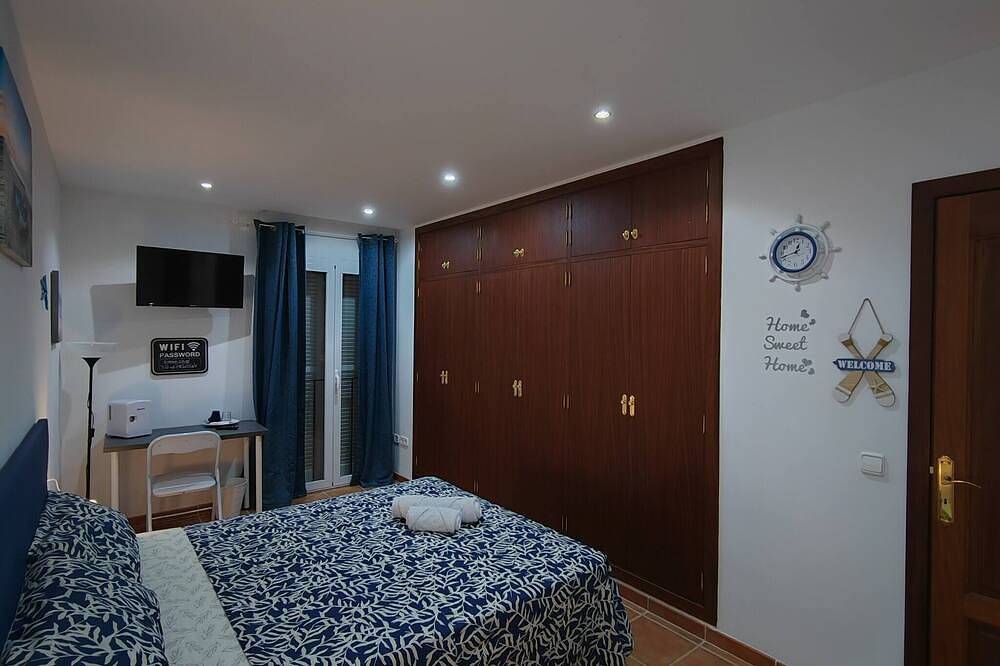 Private Single Double Room With Shared Bathroom in Ses Salines, South Majorca