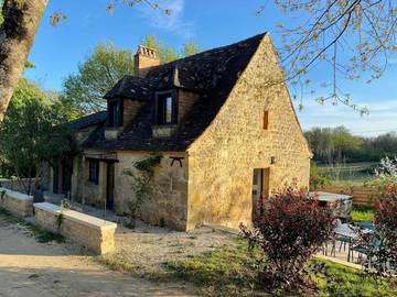 Gîte pour 5 personnes, avec jardin ainsi que piscine et jacuzzi à Monsac