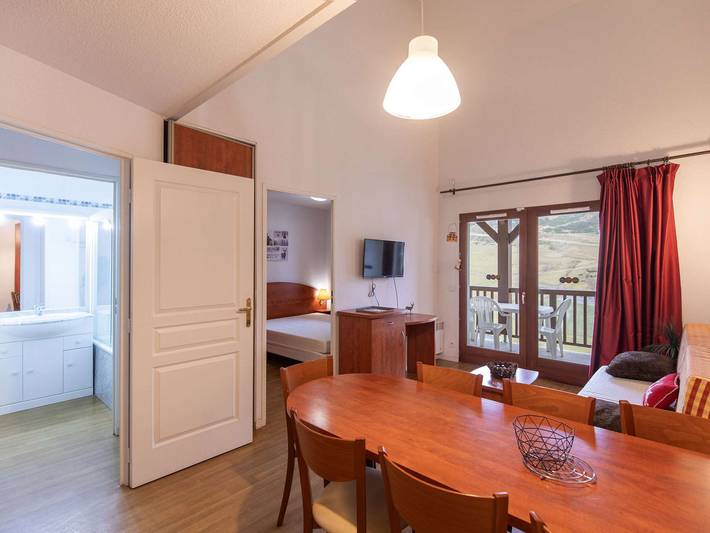 Appartement de vacances pour 7 personnes, avec Balcon ainsi que Terrasse et Piscine
