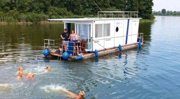 Boot für 7 Personen, mit Balkon und Terrasse sowie Ausblick und Seeblick in Priepert