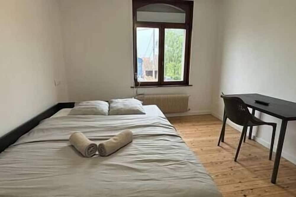 Large house 17 persons in Arras, Arras region