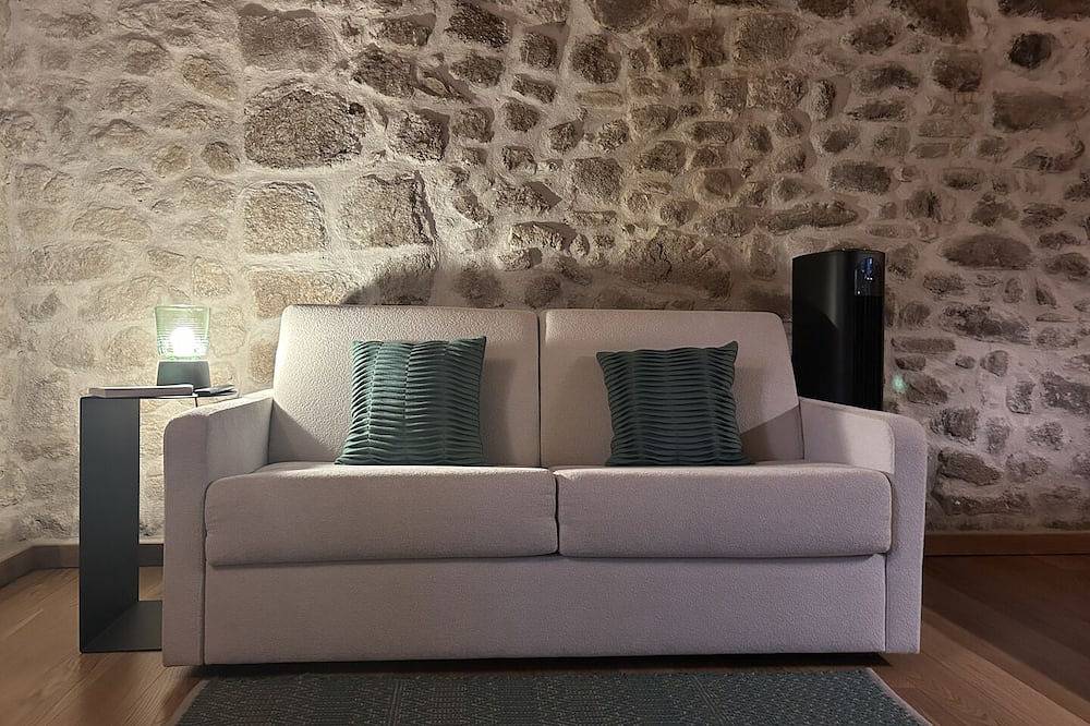 An accommodation unit in the form of a studio T1 with 39m2 in Cortes do Meio, Serra da Estrela