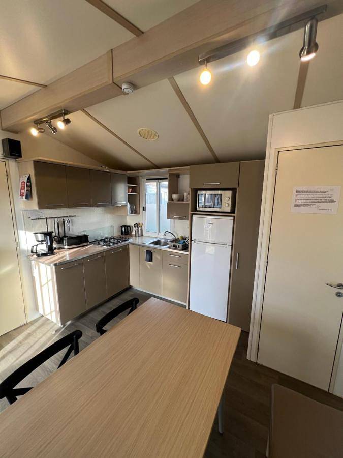 Camping pour 6 personnes, avec bassin pour enfant ainsi que piscine et terrasse à Port-la-Nouvelle - 3