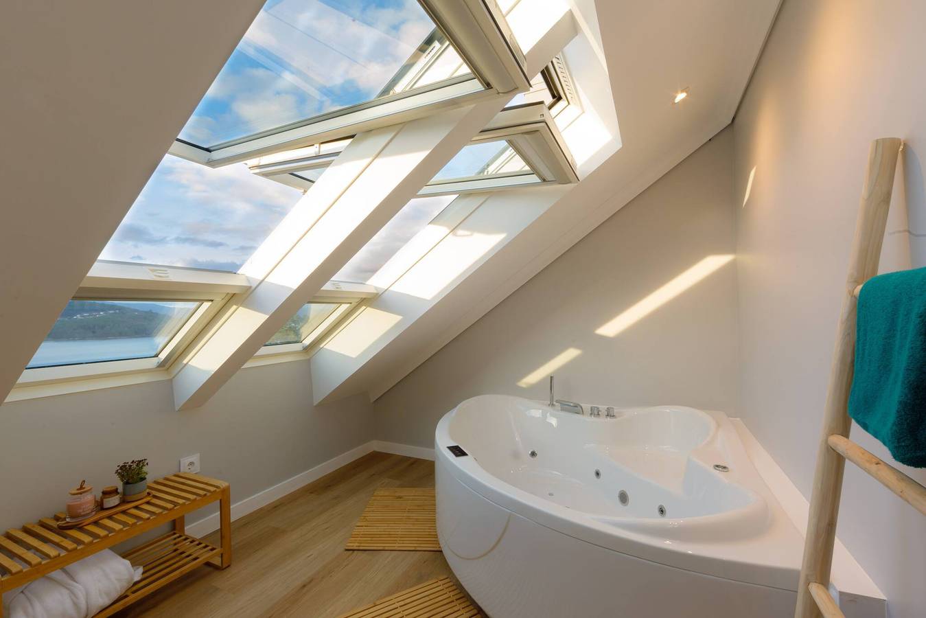 Entire apartment, Terrace, jacuzzi and spectacular views of the estuary in Boa, Noia